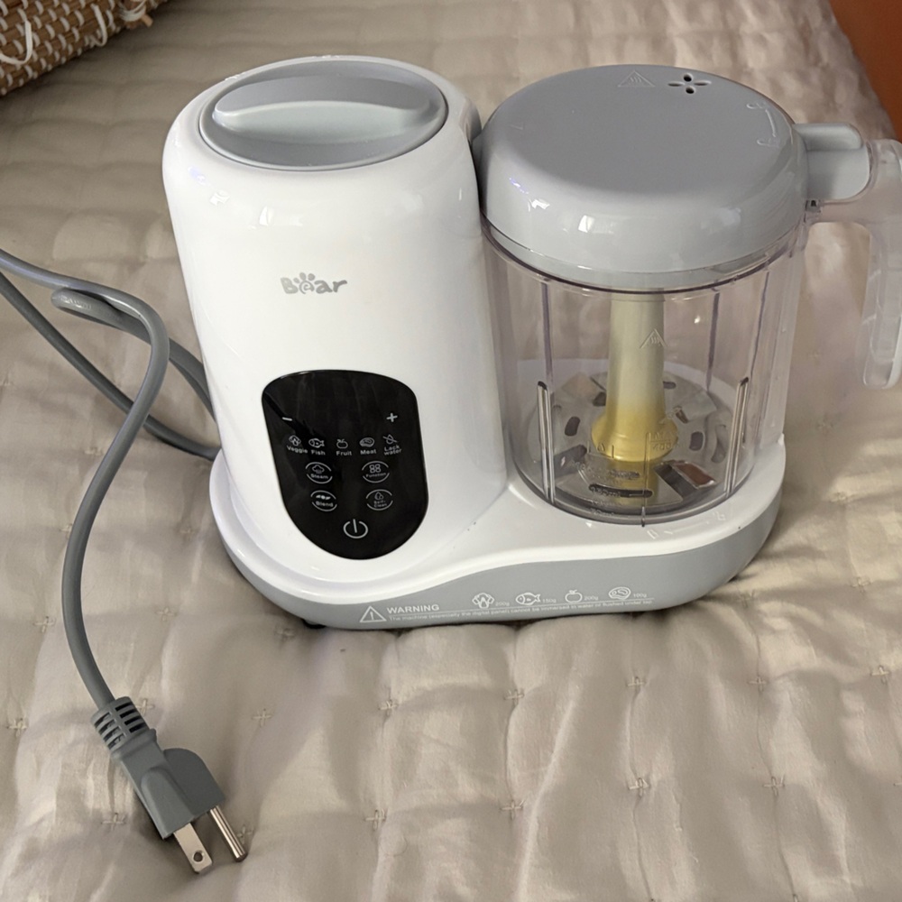 Bear White and Gray baby food maker